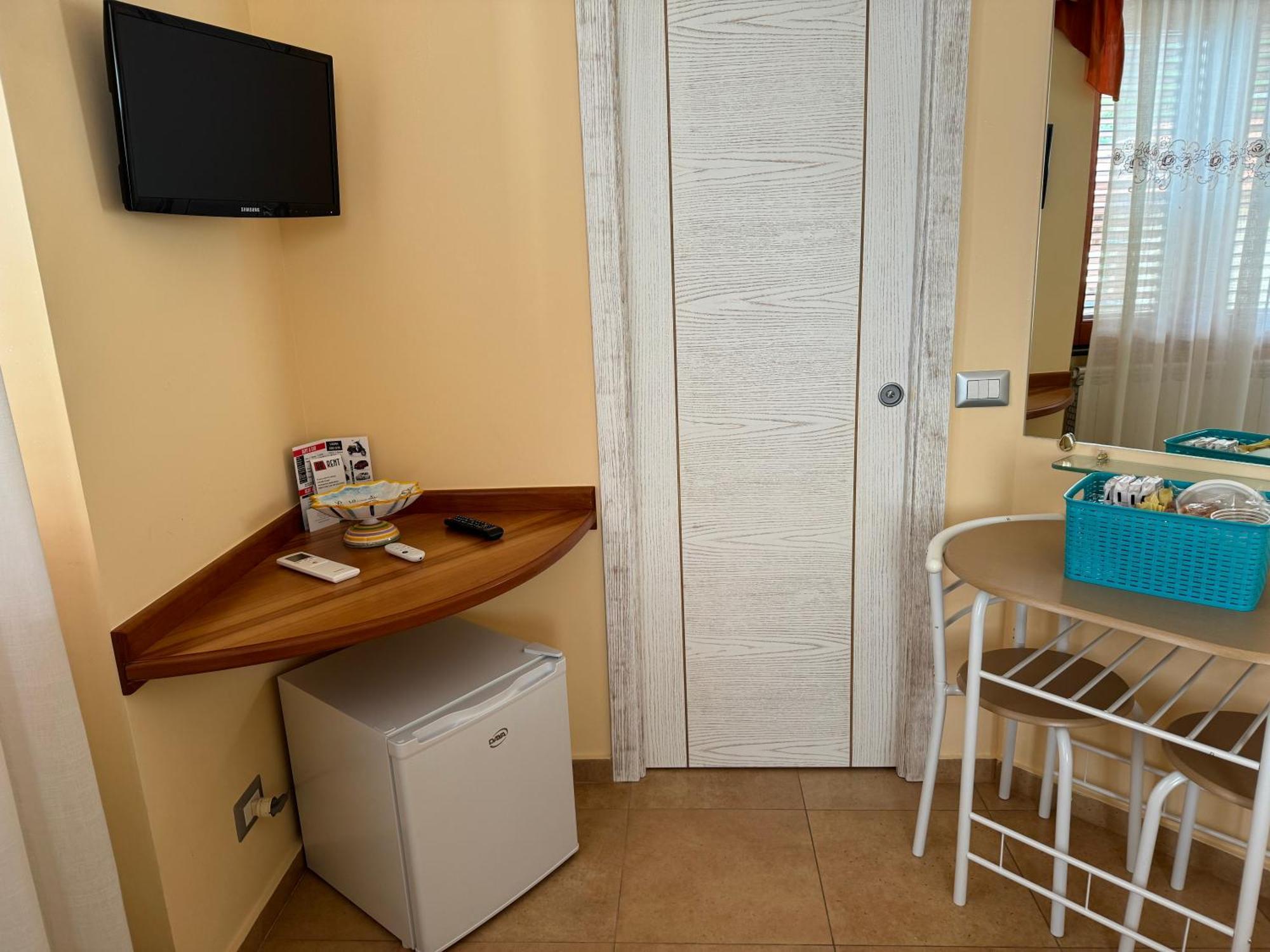 B&B Springs Of Gods Pianillo Екстериор снимка